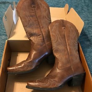 ariat round up d toe wingtip